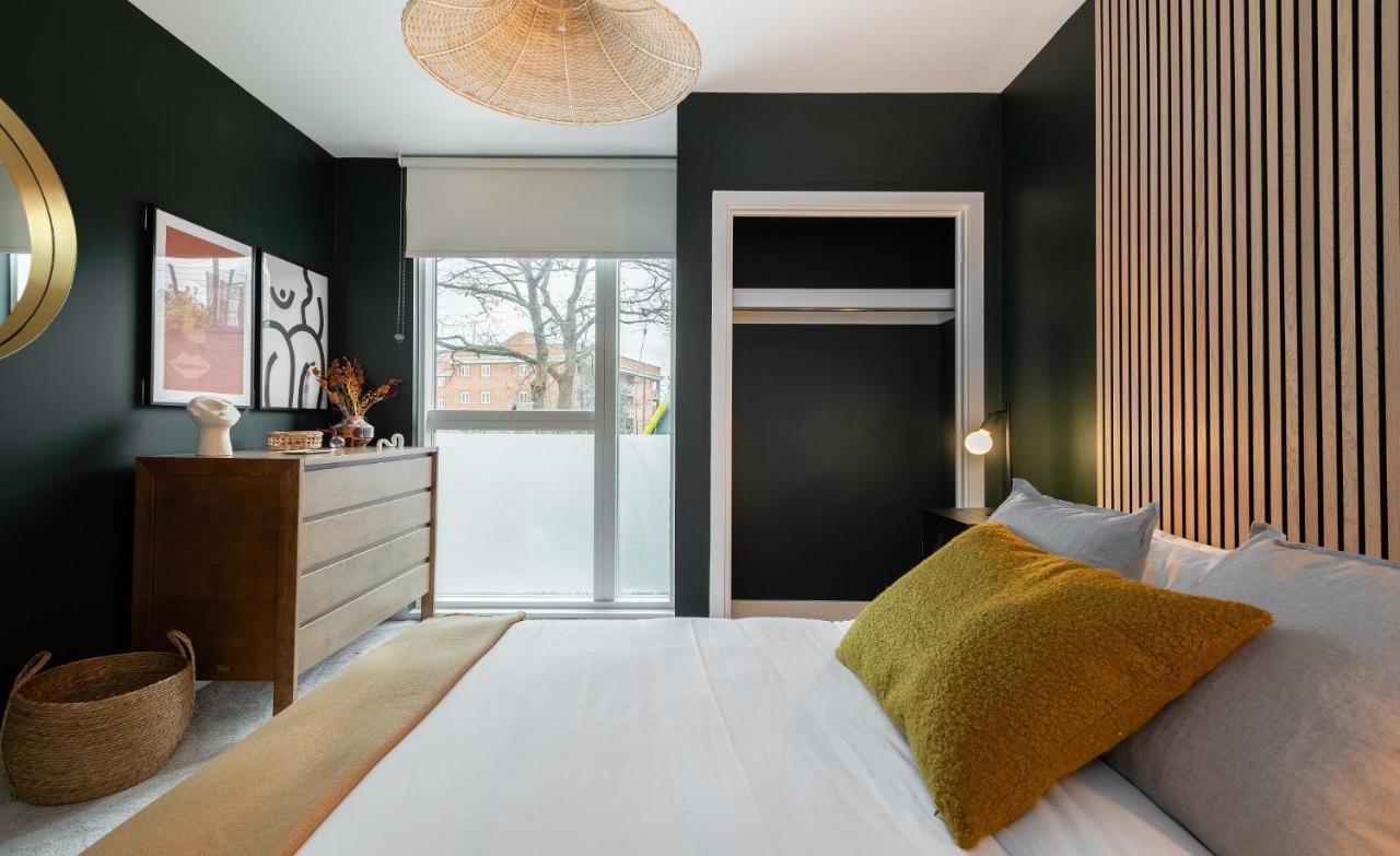 The Hoxton Docks - Modern & Bright 1bdr Flat With Study & Balcony Appartement Londen